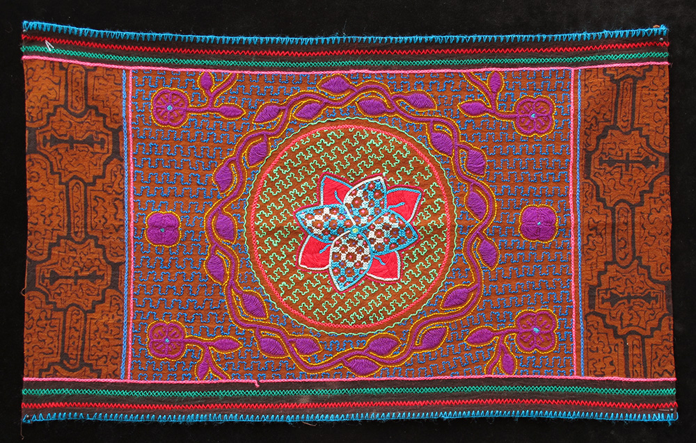 Embroidered Shipibo Cloth | Indigo Arts