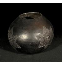 Ukhamba - small Zulu pot by Thembi Nala