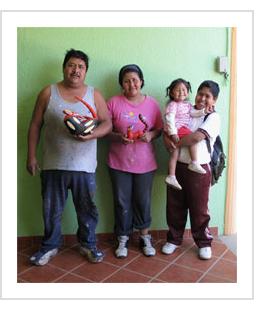 Armando Jimenez, Antonia Carrillo and their children. Arrazola, Oaxaca, 2010. (Photograph © Anthony Hart Fisher, 2010)