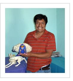 Moises Jimenez with Mandrill sculpture. Arrazola, Oaxaca, 2010. (Photograph © Anthony Hart Fisher, 2010)