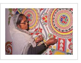 Ganga Devi (1928-1991) at work on mural (photo courtesy of art lounge.in).