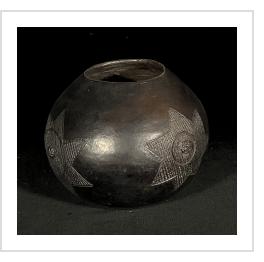 Ukhamba - small Zulu pot by Thembi Nala