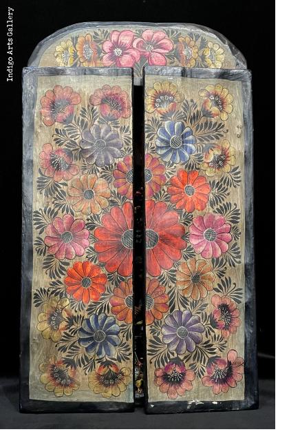 Santo and  Cross Shop - Retablo