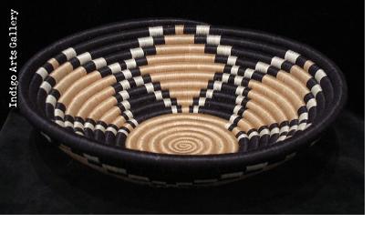 Tea Blossom pattern basket - Medium