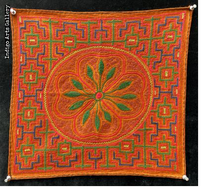 Shipibo embroidery bag, handmade, measures 34x30 cms. top