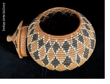 Zulu Ukhamba basket