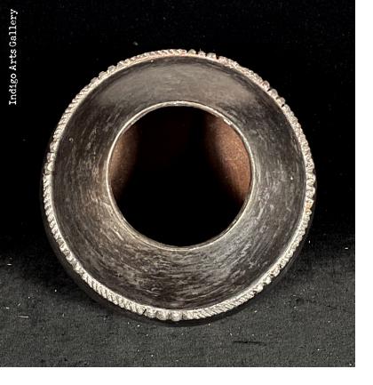 Ukhamba - small Zulu pot by Nesta Nala