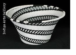 Imbenge - Small Flared Bowl (black and white)